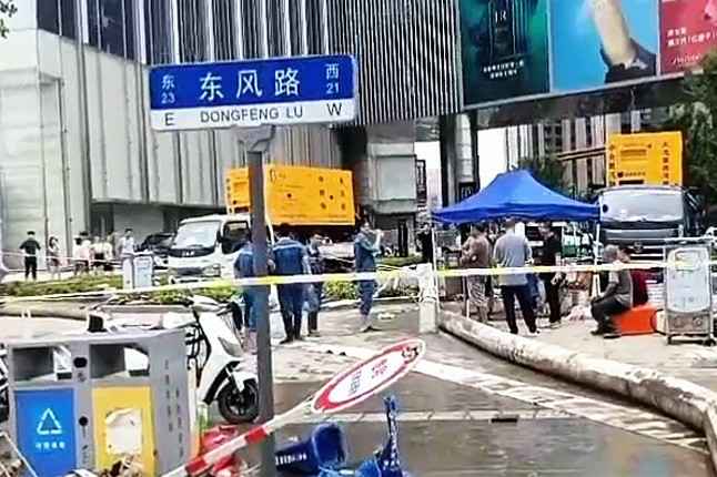 扬州钧恒口腔健康管理有限公司排涝突击队在排涝现场